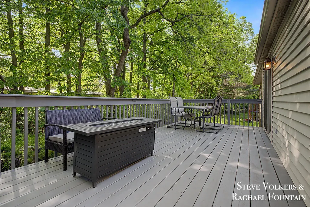 2006 Burton Knoll Court SE Kentwood City MI 49546