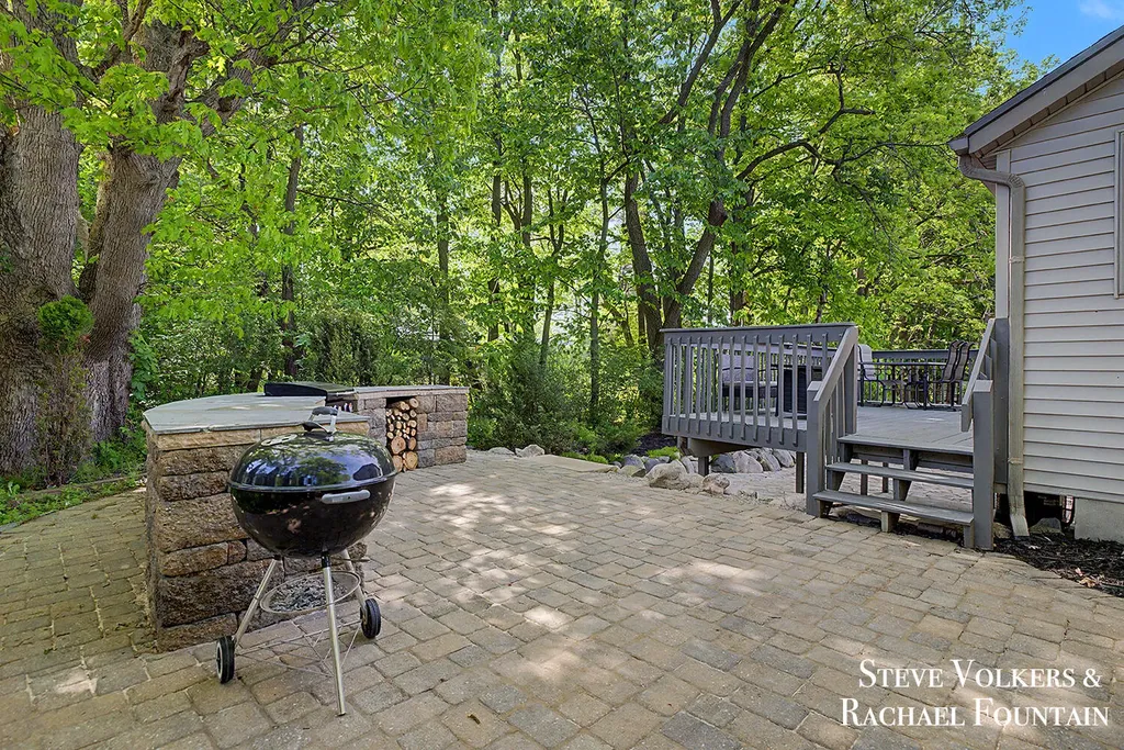 2006 Burton Knoll Court SE Kentwood City MI 49546