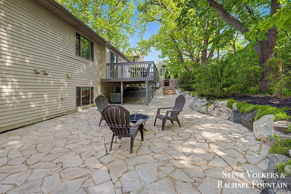 2006 Burton Knoll Court SE Kentwood City MI 49546