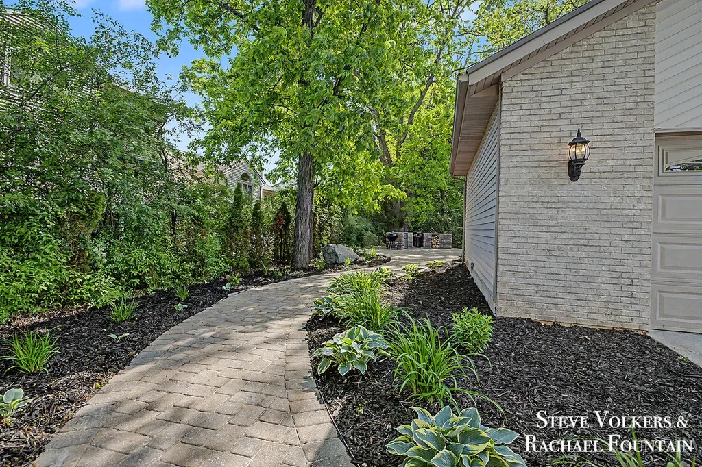 2006 Burton Knoll Court SE Kentwood City MI 49546