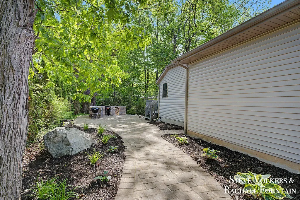 2006 Burton Knoll Court SE Kentwood City MI 49546