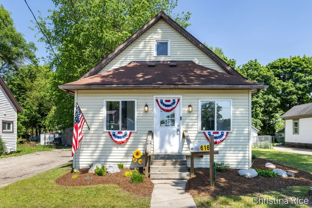 616 N Barnard Street Greenville City MI 48838