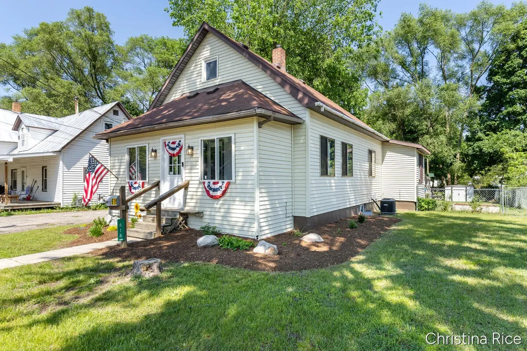 616 N Barnard Street Greenville City MI 48838