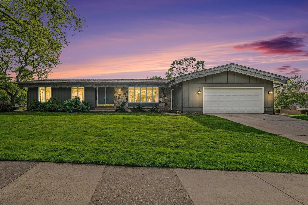 3925 Chamberlain Avenue SE Grand Rapids City MI 49508