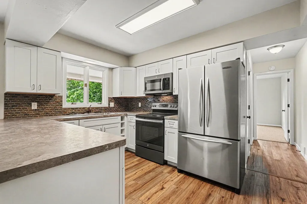 3925 Chamberlain Avenue SE Grand Rapids City MI 49508