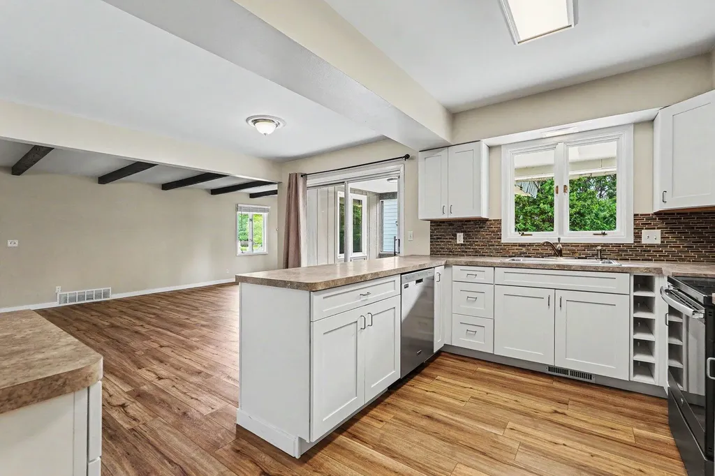 3925 Chamberlain Avenue SE Grand Rapids City MI 49508
