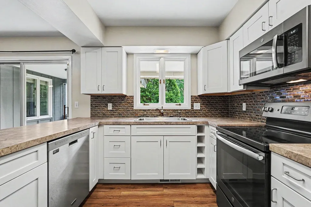 3925 Chamberlain Avenue SE Grand Rapids City MI 49508