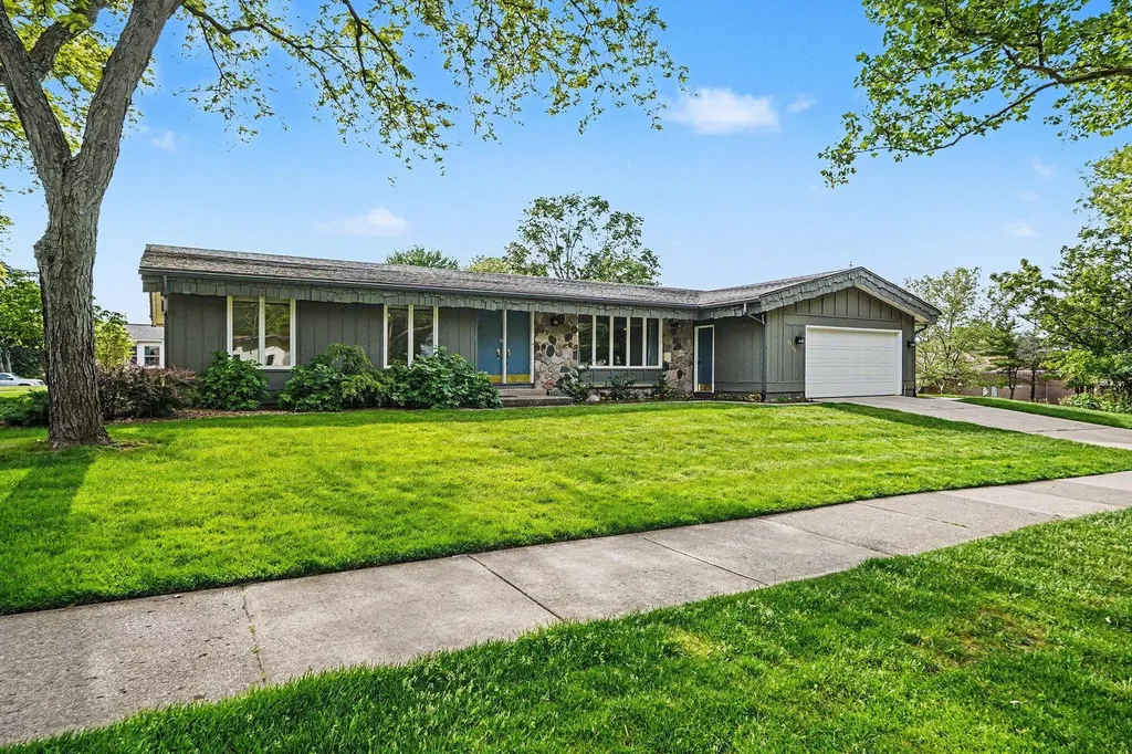 3925 Chamberlain Avenue SE Grand Rapids City MI 49508