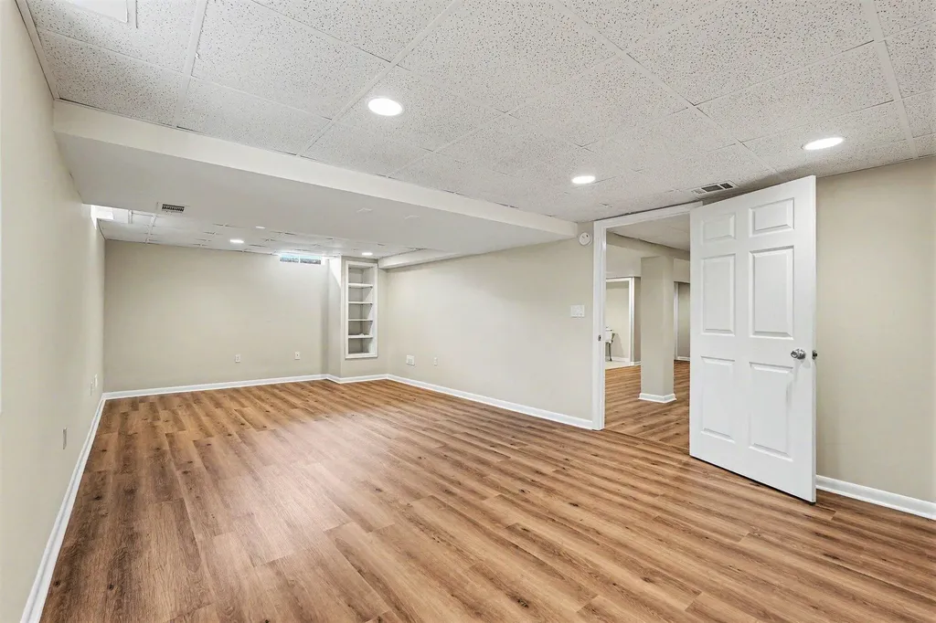 3925 Chamberlain Avenue SE Grand Rapids City MI 49508