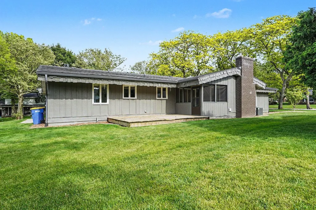 3925 Chamberlain Avenue SE Grand Rapids City MI 49508