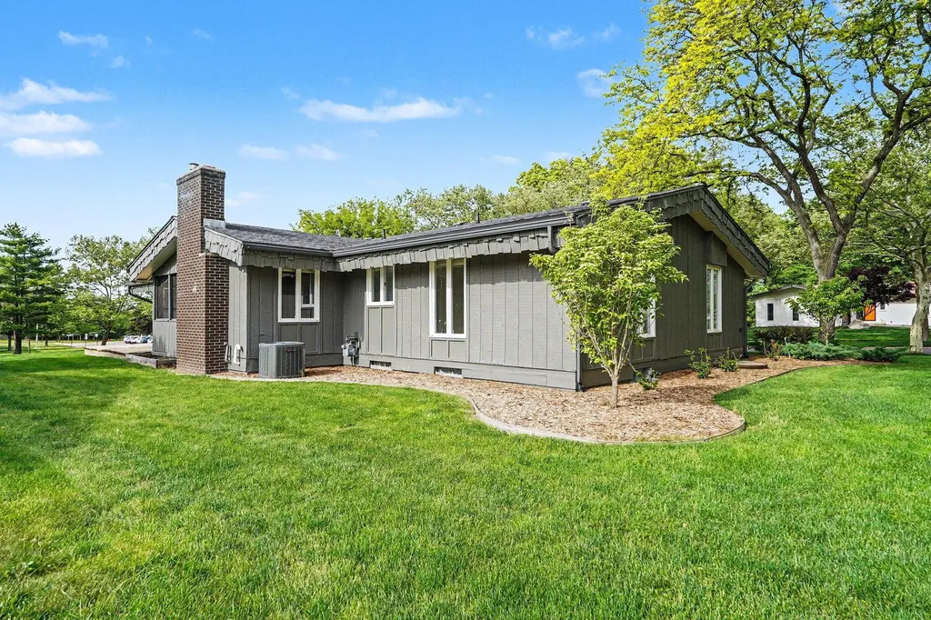 3925 Chamberlain Avenue SE Grand Rapids City MI 49508