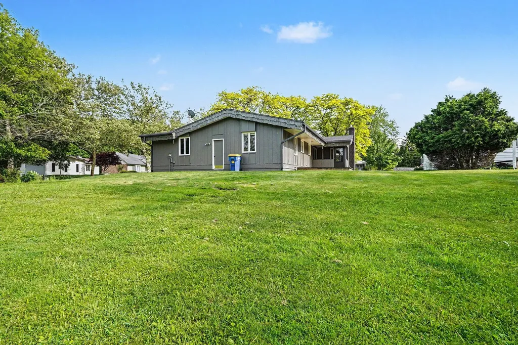 3925 Chamberlain Avenue SE Grand Rapids City MI 49508