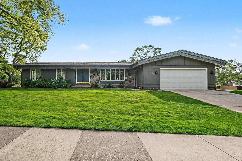 3925 Chamberlain Avenue SE Grand Rapids City MI 49508