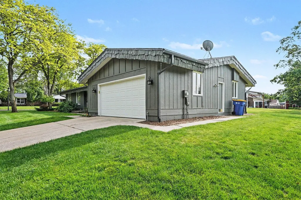 3925 Chamberlain Avenue SE Grand Rapids City MI 49508