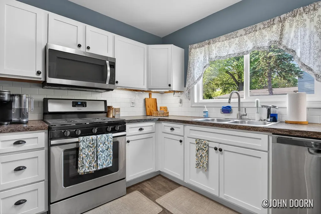 852 Diamond Avenue NE Grand Rapids City MI 49503