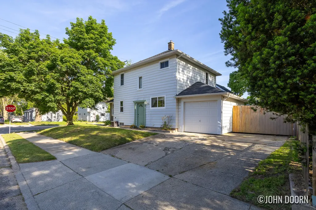 852 Diamond Avenue NE Grand Rapids City MI 49503