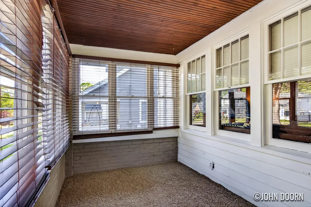 852 Diamond Avenue NE Grand Rapids City MI 49503