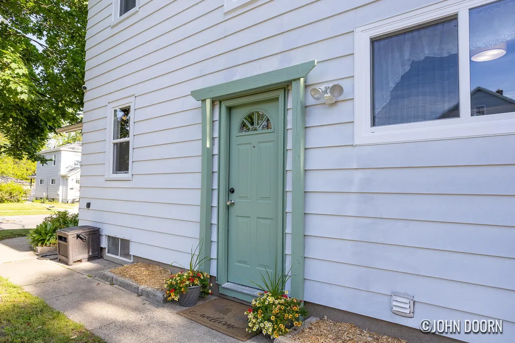 852 Diamond Avenue NE Grand Rapids City MI 49503