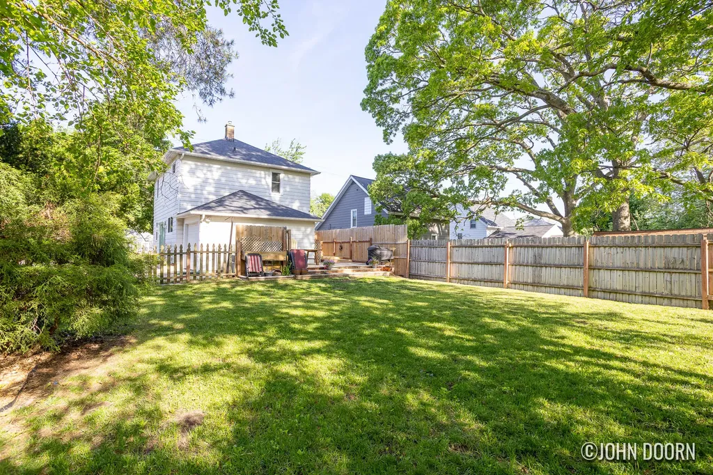 852 Diamond Avenue NE Grand Rapids City MI 49503