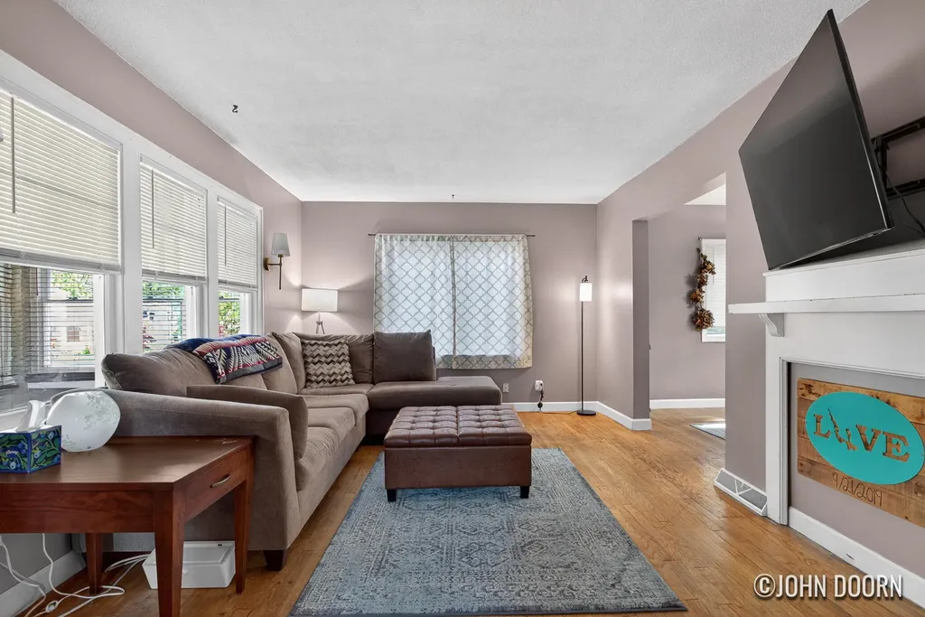 852 Diamond Avenue NE Grand Rapids City MI 49503