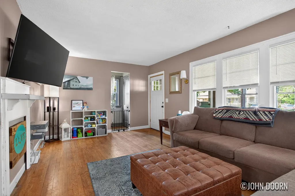 852 Diamond Avenue NE Grand Rapids City MI 49503