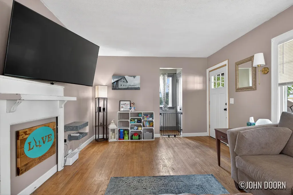 852 Diamond Avenue NE Grand Rapids City MI 49503