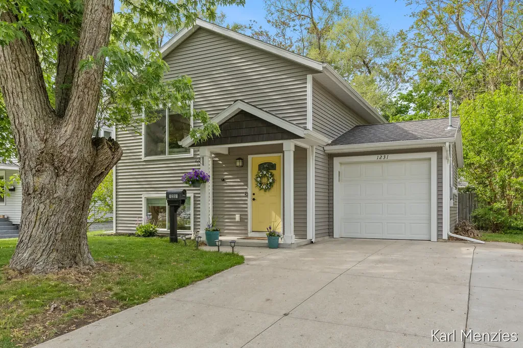 1231 Bradford Street NE Grand Rapids City MI 49503