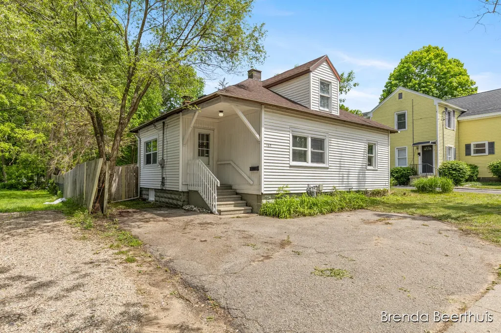 165 E Division Street NE Rockford City MI 49341