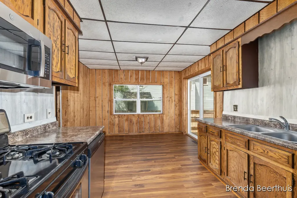 165 E Division Street NE Rockford City MI 49341