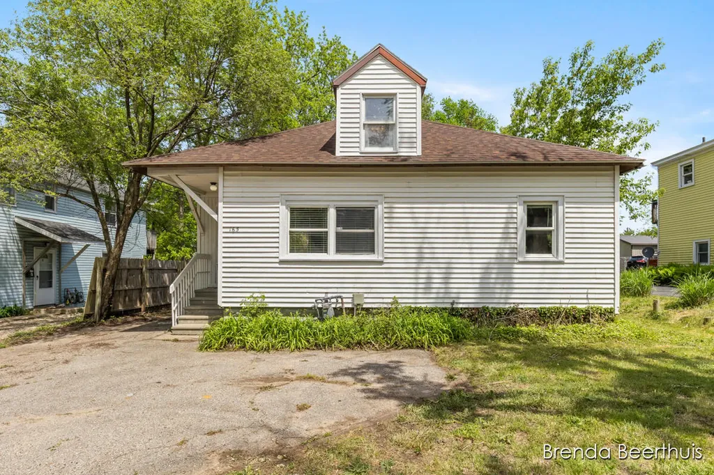 165 E Division Street NE Rockford City MI 49341