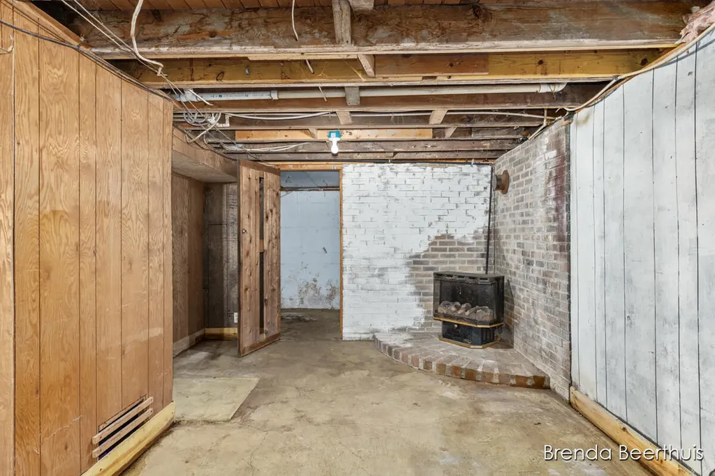 165 E Division Street NE Rockford City MI 49341