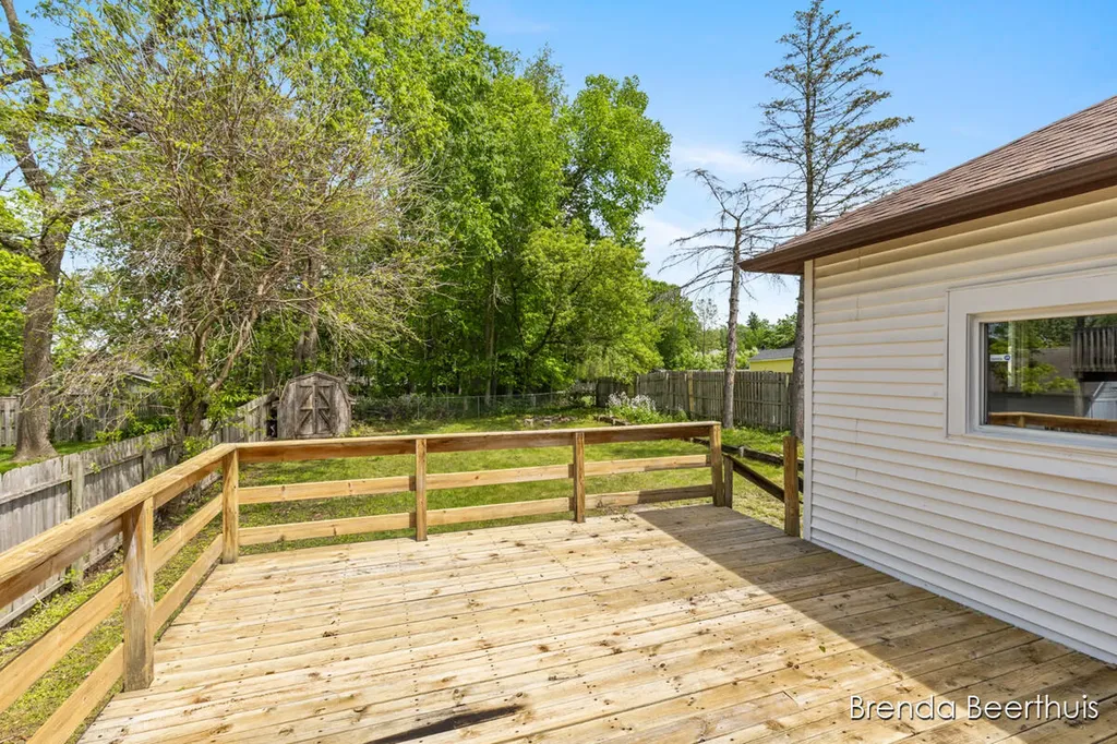 165 E Division Street NE Rockford City MI 49341