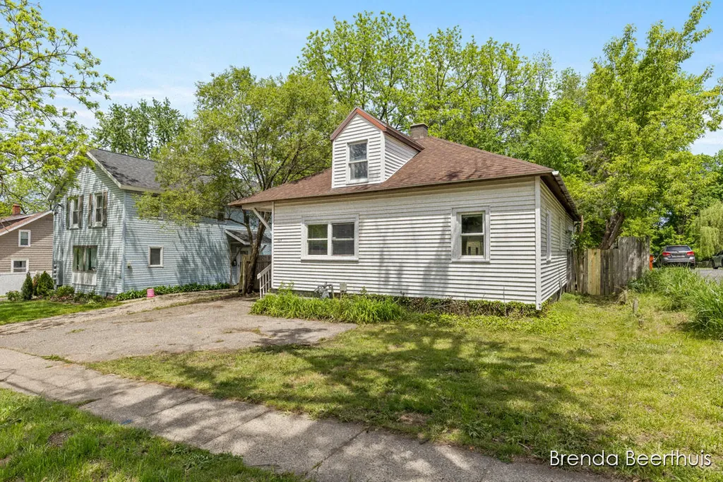 165 E Division Street NE Rockford City MI 49341