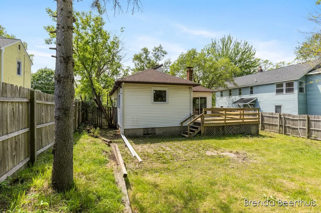 165 E Division Street NE Rockford City MI 49341