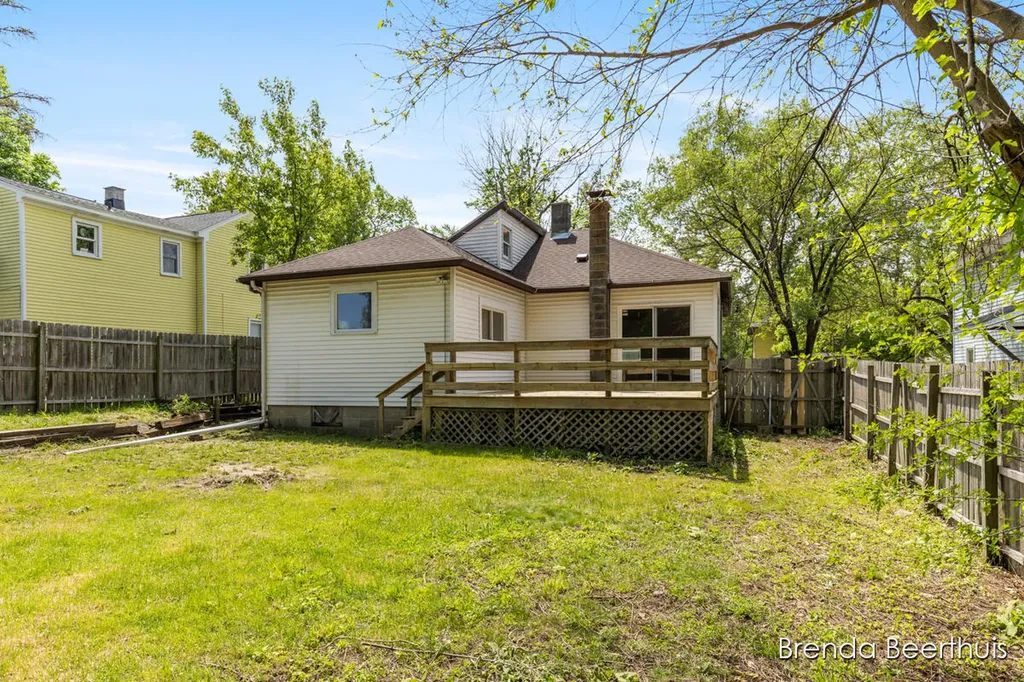 165 E Division Street NE Rockford City MI 49341