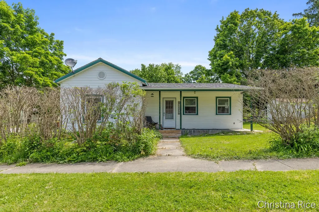320 E Main Street Unknown City MI 48881