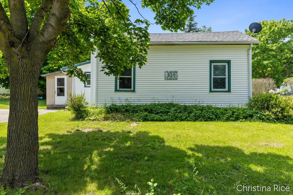 320 E Main Street Unknown City MI 48881