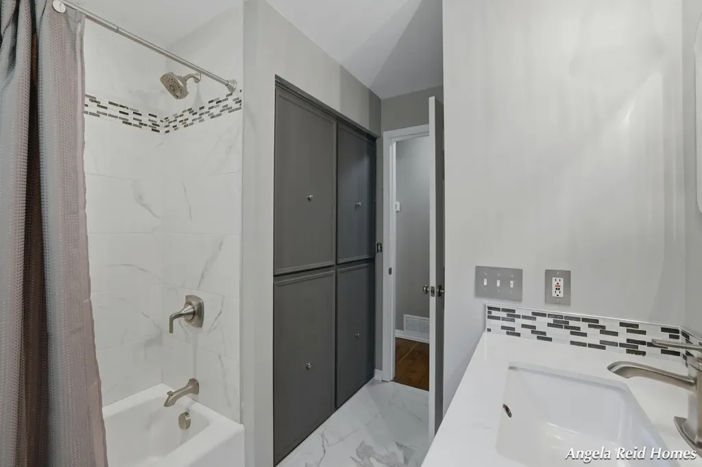 11622 8th Avenue NW Tallmadge Charter Township MI 49534