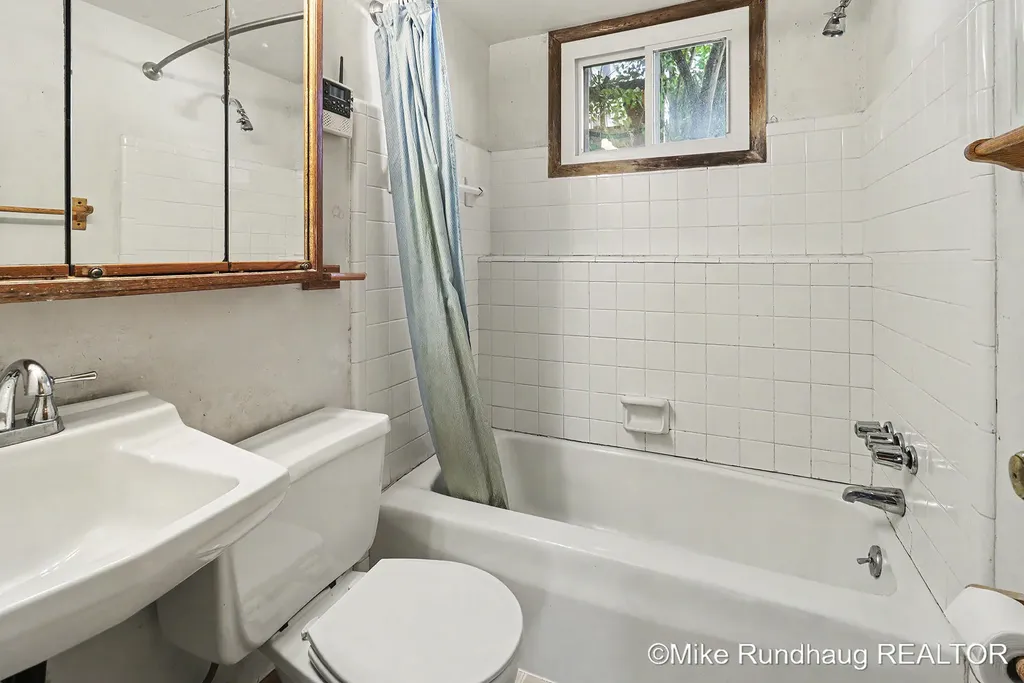 723 Marbury Drive SE Ada Township MI 49301