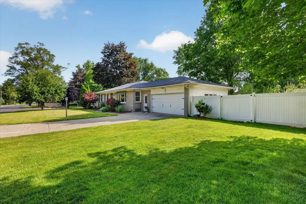 6990 Madison Avenue SE Gaines Charter Township MI 49548