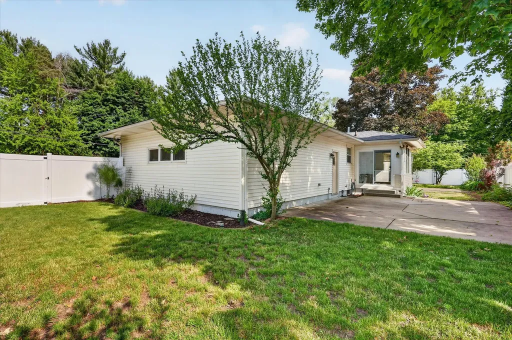 6990 Madison Avenue SE Gaines Charter Township MI 49548
