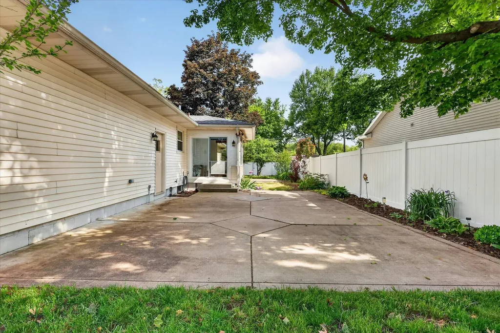 6990 Madison Avenue SE Gaines Charter Township MI 49548