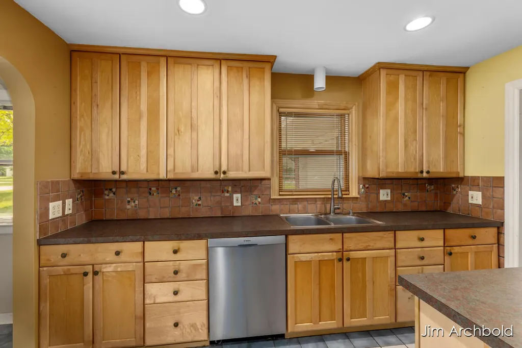 146 Bellevue Street SE Wyoming City MI 49548