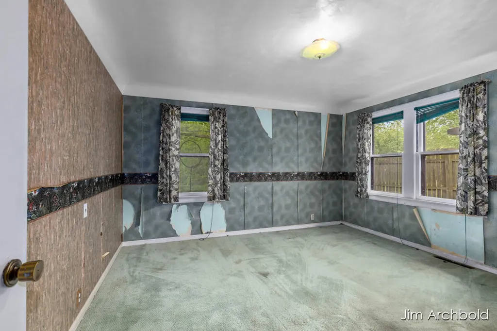 146 Bellevue Street SE Wyoming City MI 49548