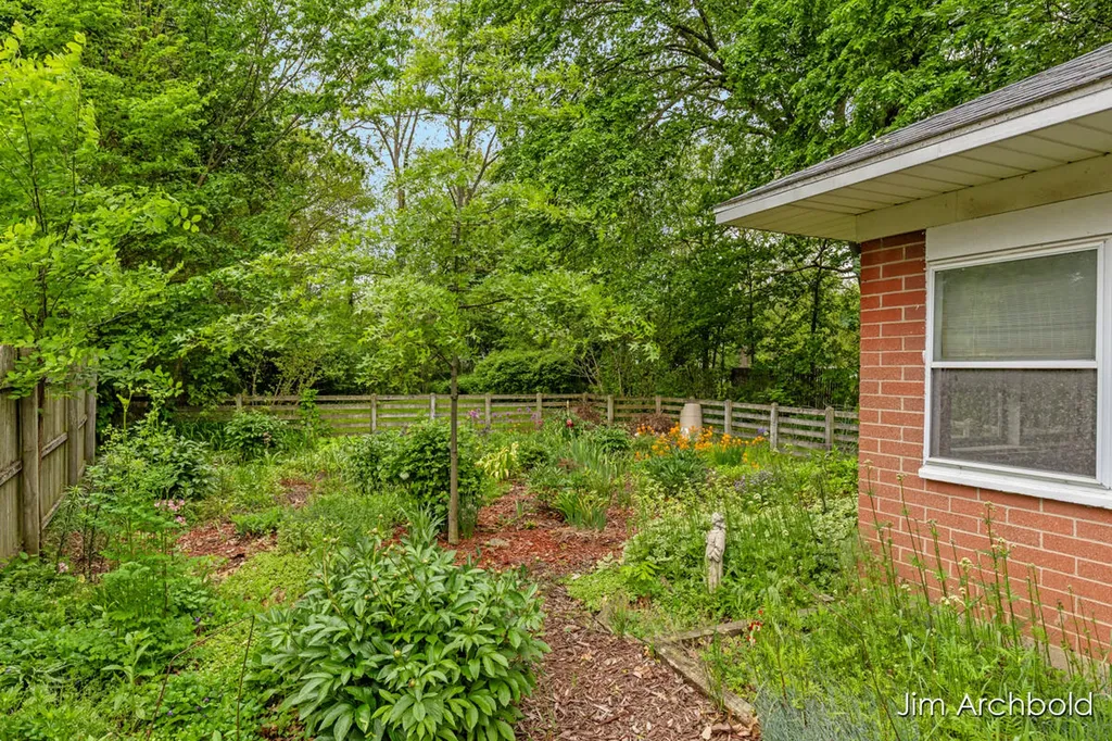 146 Bellevue Street SE Wyoming City MI 49548