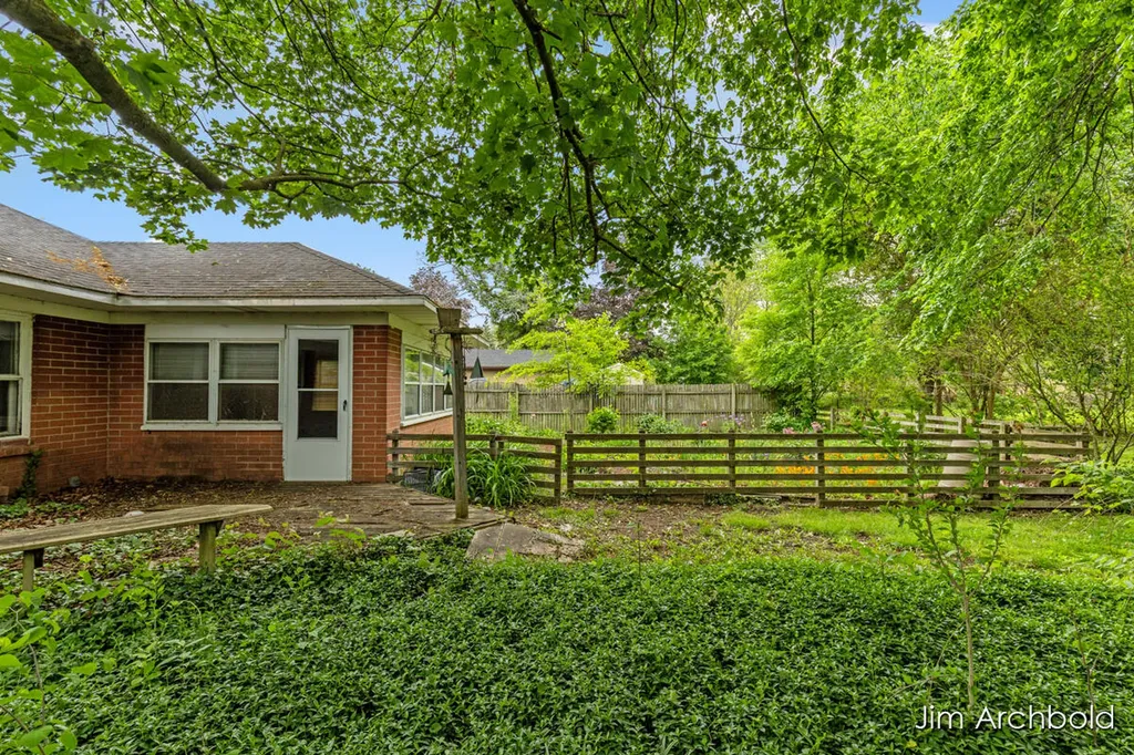 146 Bellevue Street SE Wyoming City MI 49548