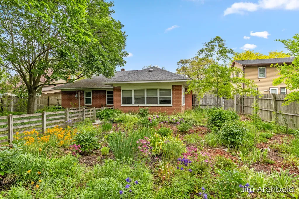 146 Bellevue Street SE Wyoming City MI 49548