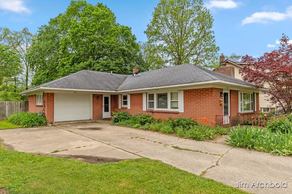 146 Bellevue Street SE Wyoming City MI 49548