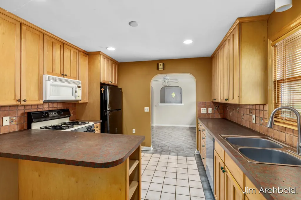 146 Bellevue Street SE Wyoming City MI 49548