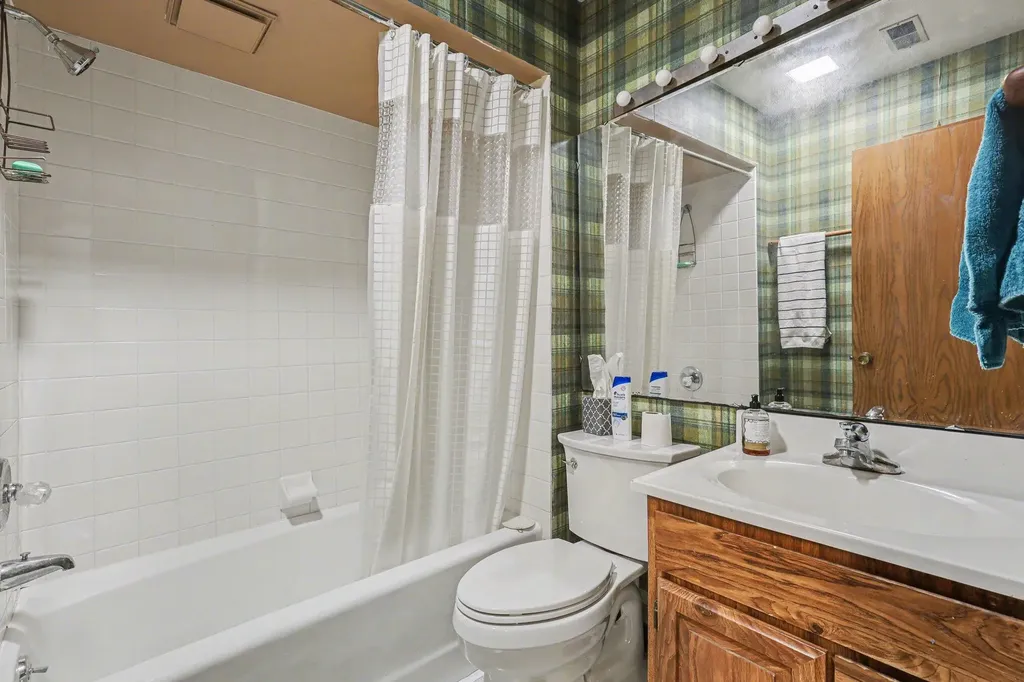 3135 Lakeshore Drive Muskegon City MI 49441